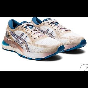 ASICS Women’s Gel-Nimbus 21 SIZE 8